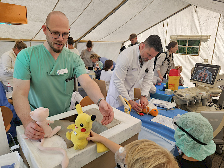 Foto 1 zu St. Marien-Hospital: Kuscheltiersprechstunde
